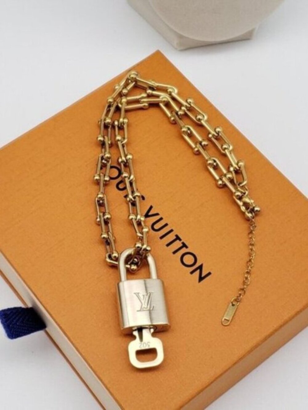 Authentic Louis Vuitton Gold Lock w/ Unbranded Horse Shoe Stainless Steel Chain - Picture 11 of 11